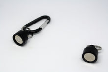 Attache leash magnètique